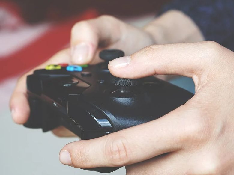 Get paid R390 per hour to game from anywhere