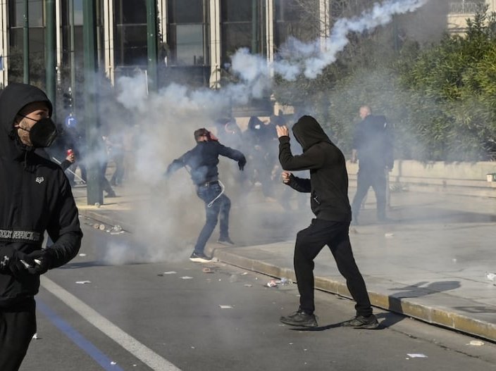 Clashes erupt as tens of thousands protest Greek train tragedy