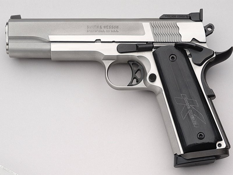 gun1_1.jpg