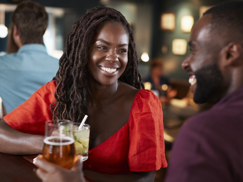 "Gentlemen will not introduce themselves to ladies", says new bar