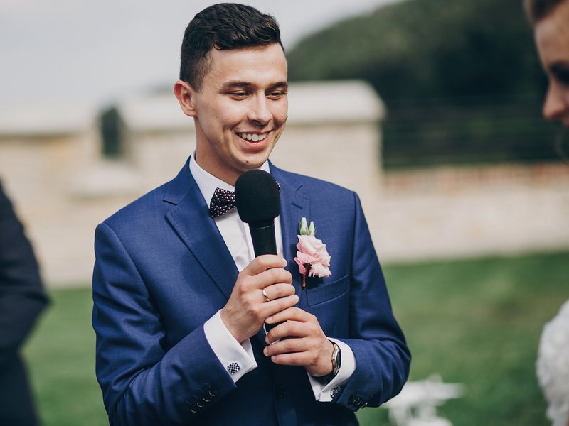 Groom reveals new wife's affair during wedding speech
