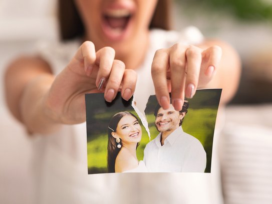 Couples breakup how long do you wait to delete pictures on social media
