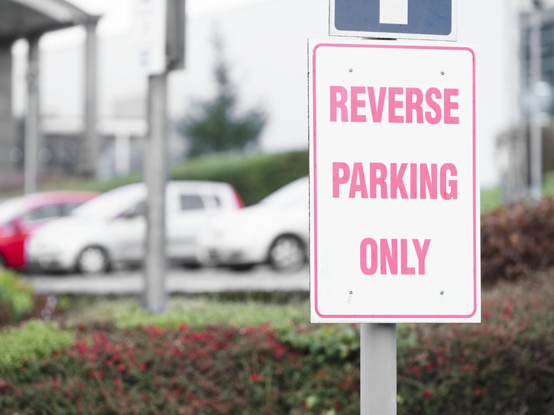 WATCH: Drivers shows easy hack for reverse parking