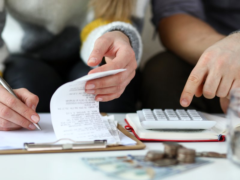 Award-winning consumer journalist Wendy Knowler tackles the "refund" issue.