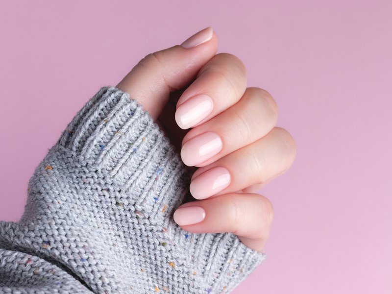 Nude manicure