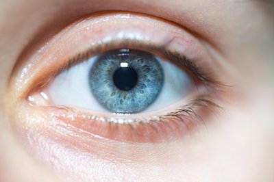 Study shows those with blue eyes have higher risk of alcoholism - Vimarsana News