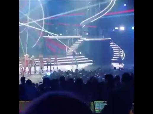 image fan rushes britney on stage