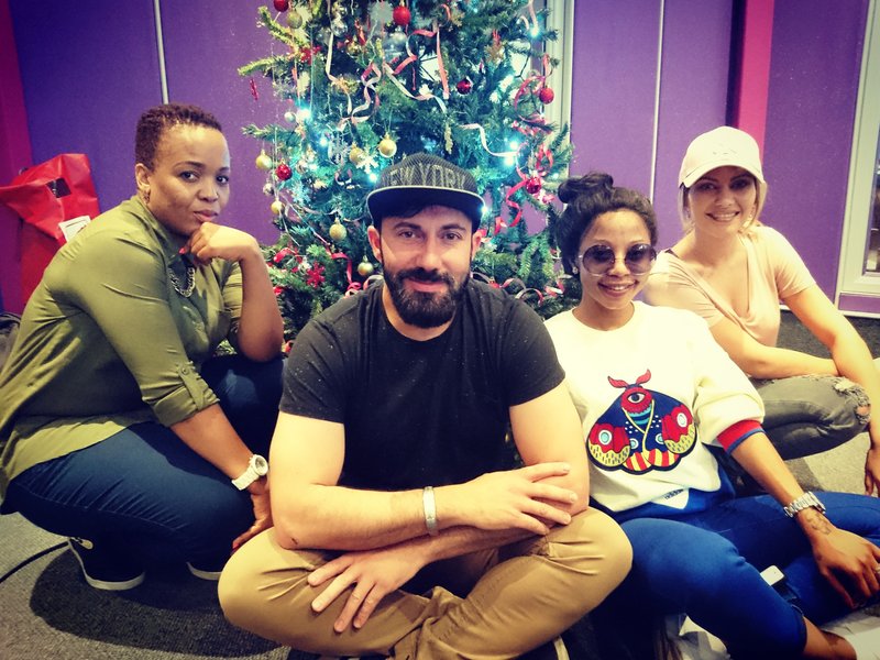 image kelly and charlize with team in studio