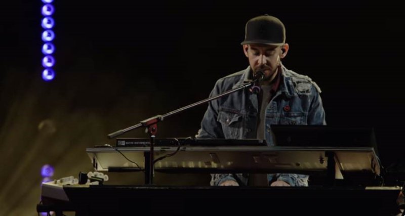 Linkin Park Announce New Live Album With Chester Bennington's Last  Performances