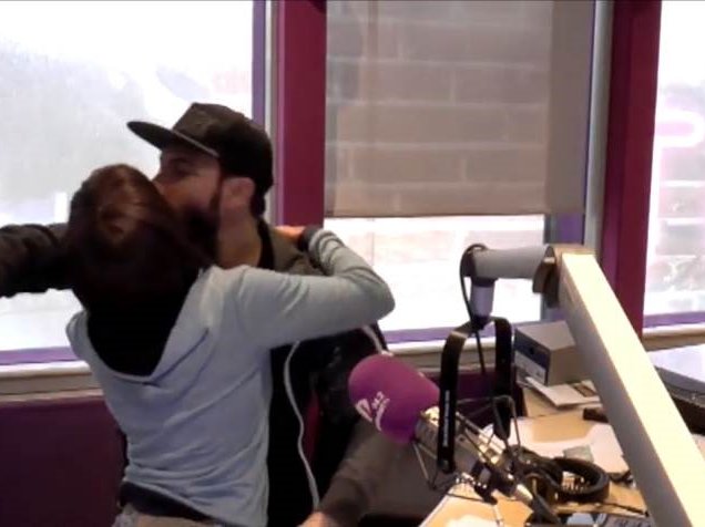 image martin kissing people