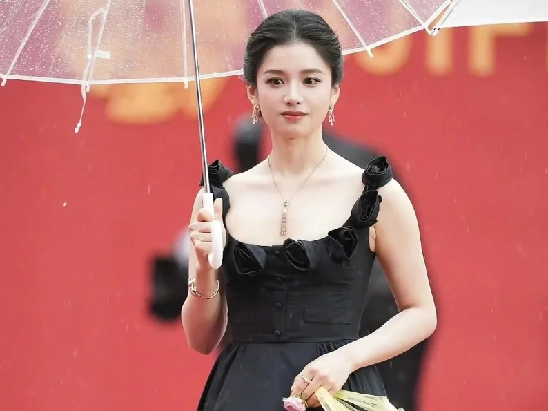 Chinese actress Zhang Jingyi