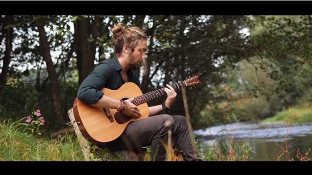 Jeremy Loops Waves acoustic