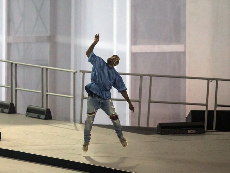 kanyemicrophone.jpg