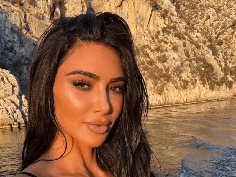 Kim Kardashian takes a selfie