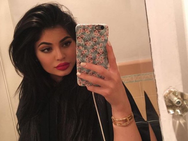 KARDASHIAN SELFIE