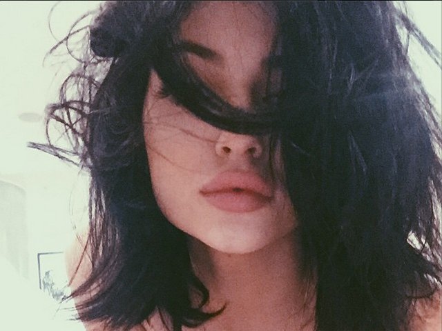 kylie_thumb.jpg