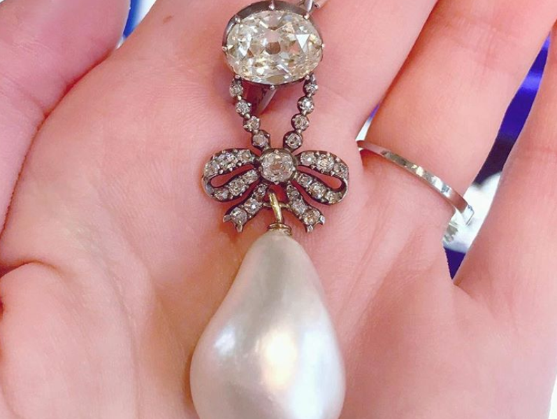 marie antoinette pendant