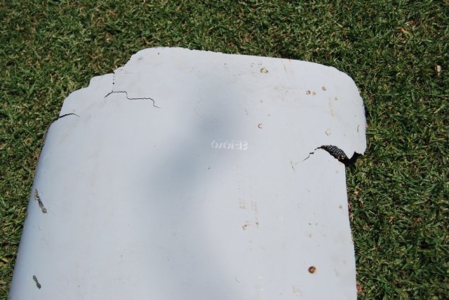 [Image: mh370_debris_lotter_kzn.original.jpg]