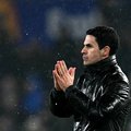 Arsenal coach Mikel Arteta applauds fans after Wolves draw
