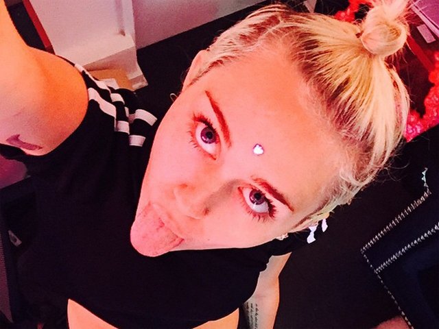 miley_insta.jpg