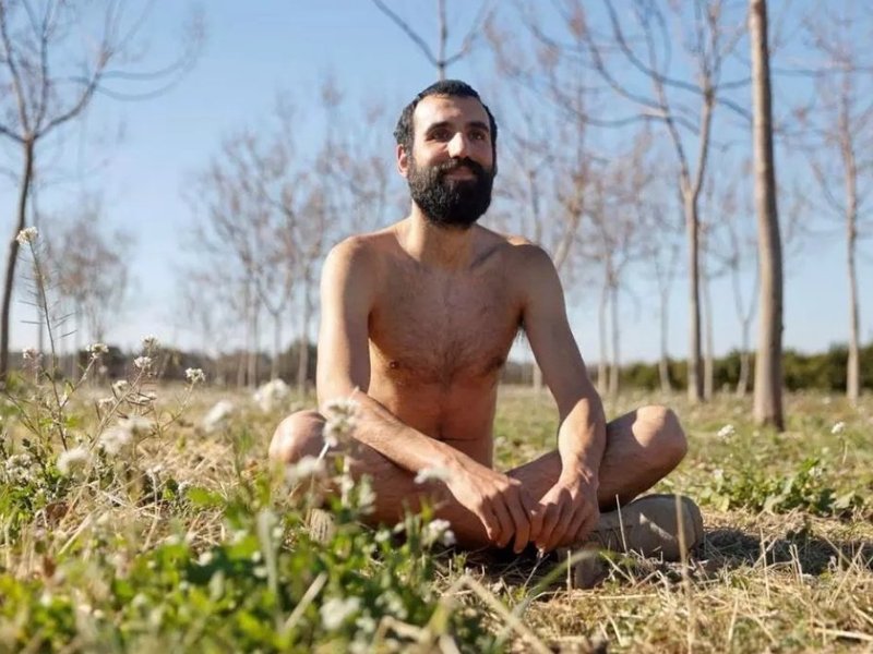 Alejandro Colomar fight for his right to practice nudism in Valencia Spain