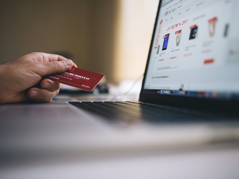 picture of a card and laptop buying online