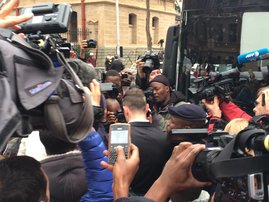 Oscar Pistorius surrounded by TRT outside court_jacanews