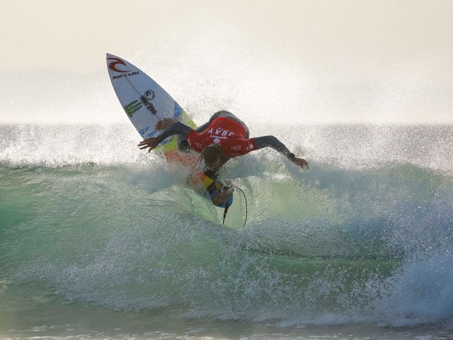 owen_wright_surfing_gallo.jpg