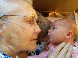 92-year-old great grandmother meets her two-day-old grandchild