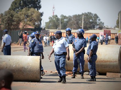 police in bekkersdal.jpg