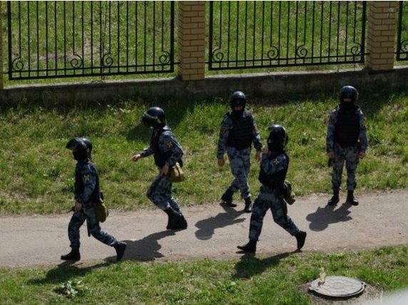 Armed police arrived at the school and then sealed off the fourth floor