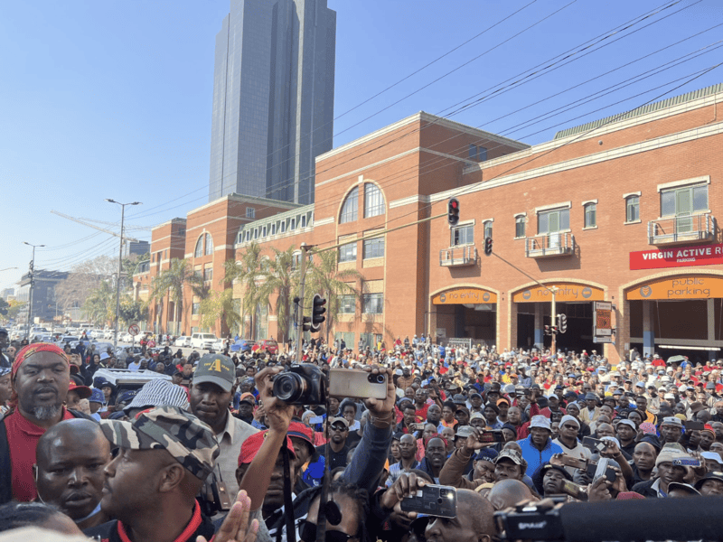 SAMWU members protesting at Tshwane House