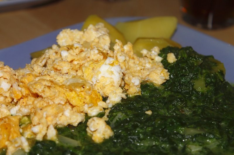 Scrampled eggs and spinach