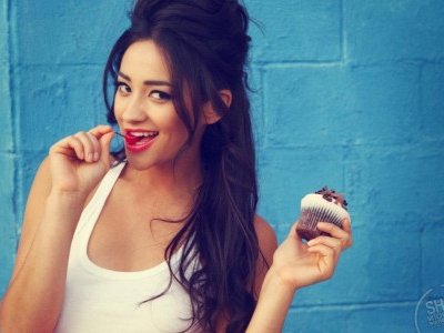 shay-shay-mitchell-1078576621.jpeg