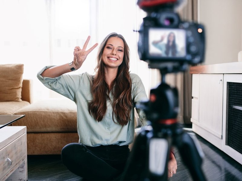 How to grow your side hustle with social media in 2022