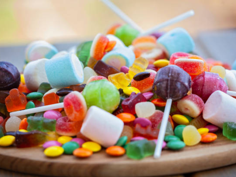 Man paid in sweets after he found R83-million lost cheque