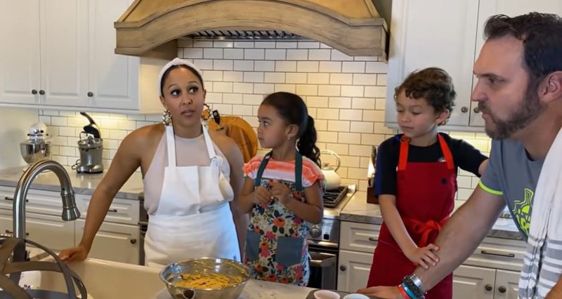 Tamera Mowry-Housley and family