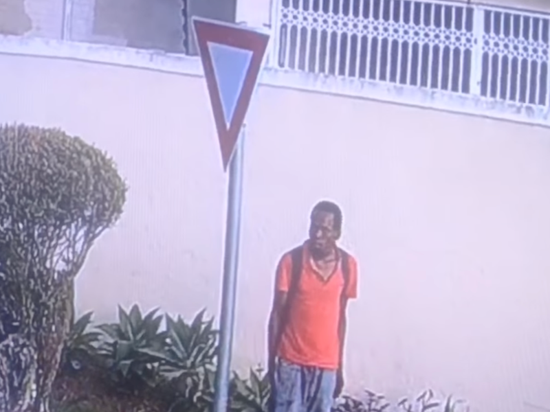 Thief steals Durban yield sign