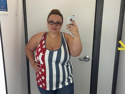 A woman's selfie goes viral for unexpected reason