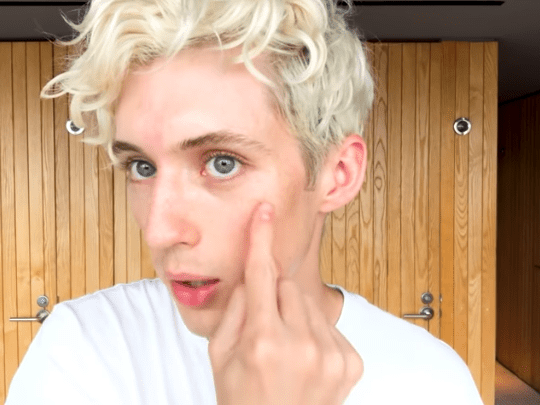 Troye Sivan no makeup-makeup routine