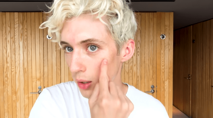 Troye Sivan no makeup-makeup routine