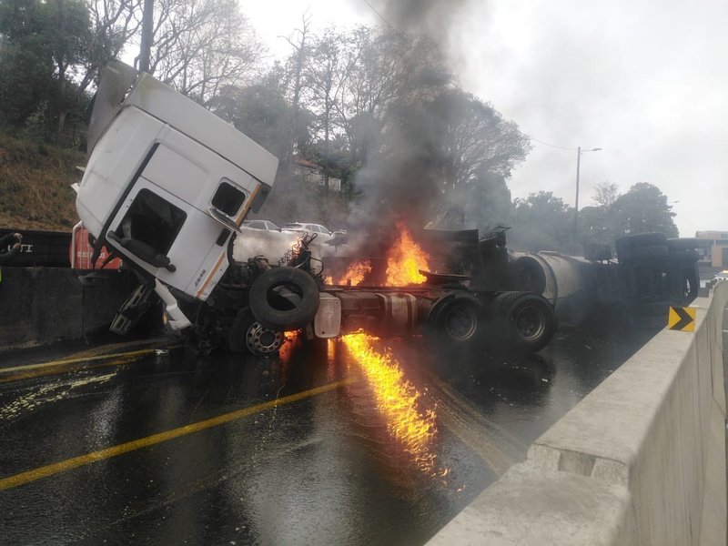 N3 truck crash, oil spill