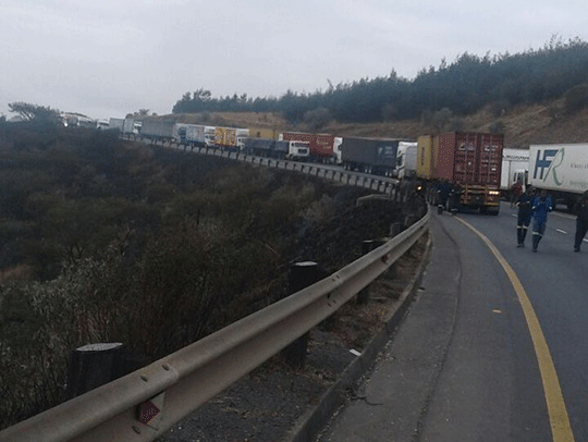 Traffic standstill on N3 at Van Reenan's Pass