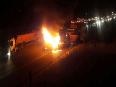 N3 shut at Van Reenen's Pass after trucks torched - Vimarsana News