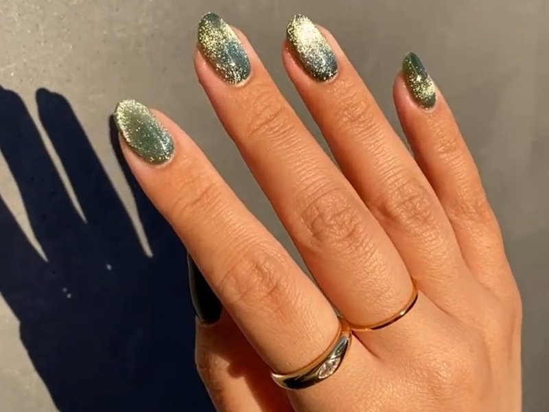 Velvet nails