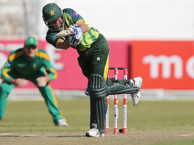 younuskhan_gallo_2.jpg