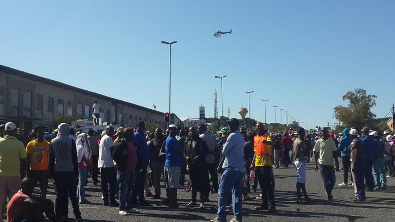 Zandspruit residents at police station protest_jacanews